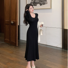 批发温柔风气质V领长袖针织连衣裙女<b class='q'>秋</b>冬配大衣修身显瘦内搭打底长裙