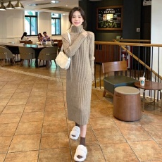 批发半高领针织打底<b class='q'>连衣裙</b>女秋季<b class='q'>宽松</b>慵懒风坑条长袖中长款毛衣裙子