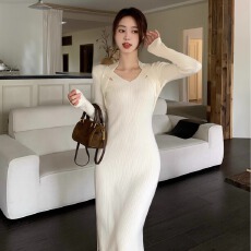 批发高级感配大衣针织连衣裙女春秋内搭修身显瘦v领毛衣打底小众长裙