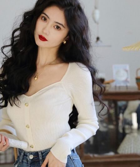 프랑스식 품격 이슬 쇄골 광장 칼라 스웨터 여자 가을 품격 고급 센스 몸매 가꾸기 슬림해 보이는 인사이드 가져 가라. 니트 기본 셔츠