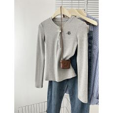 批发2*2德绒美式辣妹修身灰色V领正肩长袖<b class='q'>t</b><b class='q'>恤</b>2025秋内搭收腰小上衣女