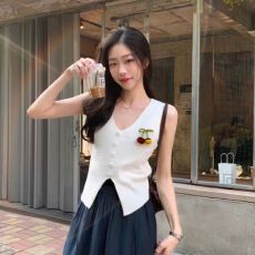 批发小香风气质法式V领<b class='q'>吊带</b>背心女内搭设计感小众修身款开叉针织上衣