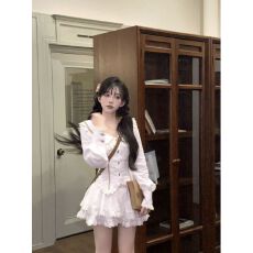 批发小个子少女穿搭甜辣妹纯欲风独特绝美长袖上衣蛋糕半身裙两件套装