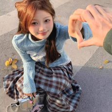 批发甜美风套装女蓝色减龄<b class='q'>蕾丝</b>蝴蝶结针织衫上衣春秋格子<b class='q'>半身裙</b>两件套