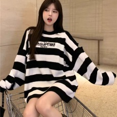 批发秋冬新款上衣露肩针织衫女慵懒风字母宽松长袖条纹设计感小众毛衣