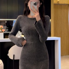 批发本命年龙年衣服红色打底针织连衣裙女秋<b class='q'>冬</b>季修身内搭毛衣裙短裙子