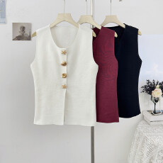 批发<b class='q'>欧美</b>风设计感单排扣纯色马甲背心女春季2026时尚减龄别致坎肩上衣
