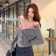 复古V领露肩撞色条纹长袖毛衣女2026春季新款辣妹设计感针织开衫