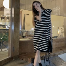 批发韩版宽松撞色<b class='q'>条纹</b>气质连衣裙女装2026年新款显瘦中长款背心裙