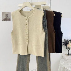 批发韩系时尚叠穿单排扣针织<b class='q'>马甲</b>背心女夏季2026洋气减龄开叉短款上衣