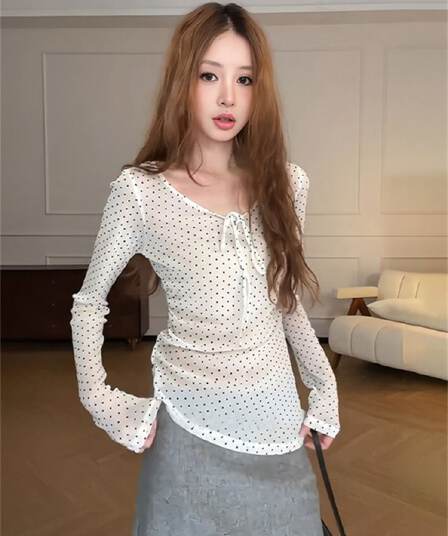 원본 원단 화이트 도트 무늬 레이스업 긴팔 티셔츠 여성 이른 봄 망사 인사이드 가져 가라. 기본 셔츠 몸매 가꾸기 슬림해 보이는 맨위