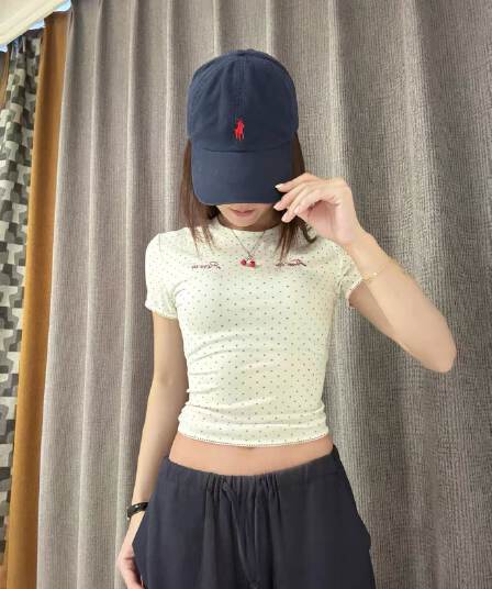 원본 원단 여름 알파벳 핫픽스 도트 무늬 반팔 티셔츠 여성 몸매 가꾸기 슬림해 보이는 달콤한 매운맛 바람 쇼트 스타일 화이트 맨위