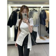 批发温柔风<b class='q'>白色</b>侧抽褶开叉 T 恤女夏修身显瘦设计感不规则短袖上衣