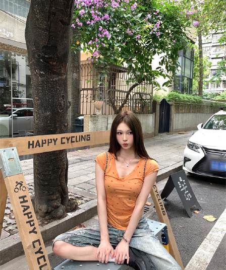 원본 원단 아메리칸 핫걸 V넥 긍정적 인 어깨 반팔 티셔츠 여성 여름 허리 수축 슬림해 보이는 다용도 쇼트 스타일 맨위 새로운