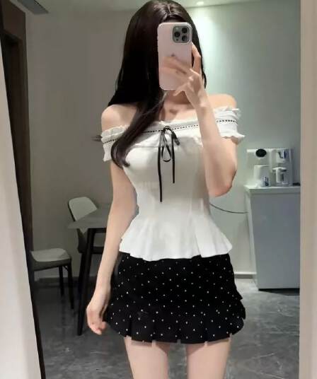 프랑스식 순수한 욕망 달콤함 몸매 가꾸기 오프숄더 맨위 투피스 슈트 여성 디자인 센스 도트 무늬 반신 짧은 치마 여름