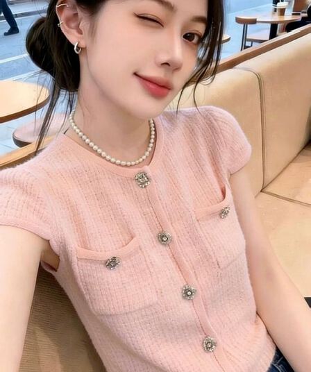 작은 샤넬 스타일 라운드 넥 훈련 장식 버클 반팔 출퇴근 니트 오픈 가디건 여성 여름 고급 센스 아름다운 몸매 가꾸기 쇼트 스타일 맨위