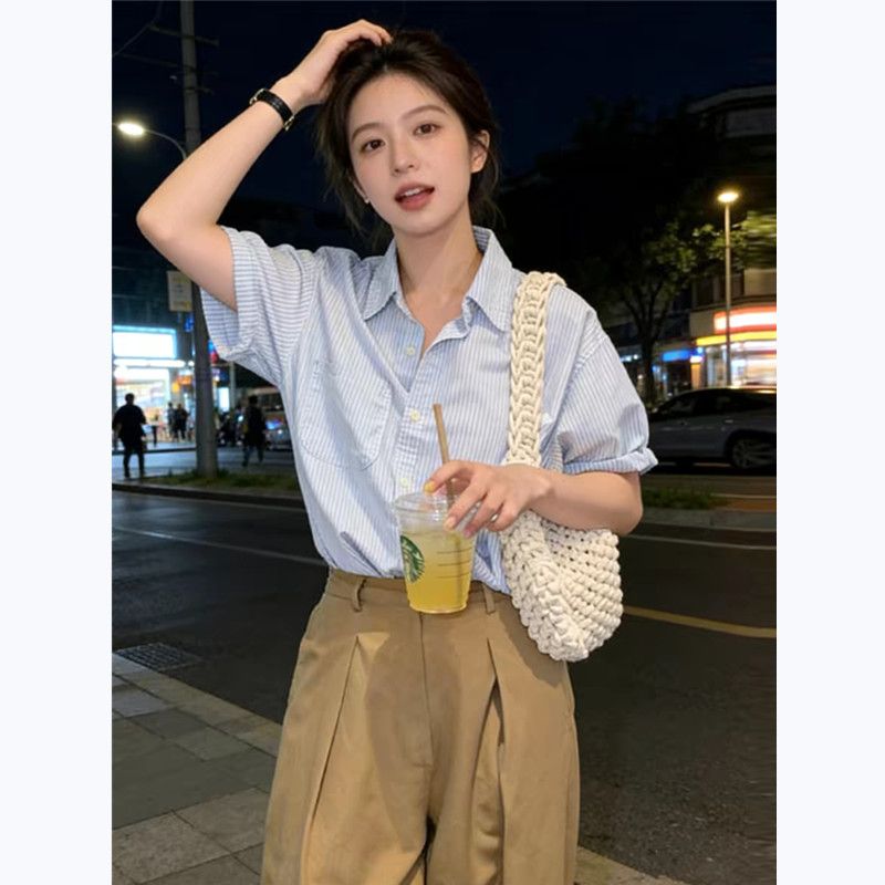 파란색 스트라이프 반팔 여성 셔츠 디자인 센스 작은 대중 여름 새로운 느긋한 루즈핏 캐주얼 다용도 셔츠 맨위