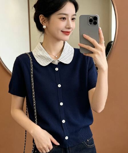 2026 년 여름 새로운 디자인 센스 학원 스타일 수직 기사 셔츠 칼라 패치워크 페이크 레이어드 반팔 오픈 가디건