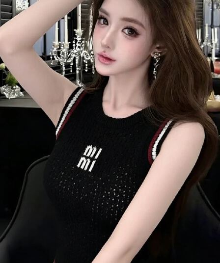 화이트 니트 조끼 여성 2026 년 여름 라운드 넥 민소매 슬림해 보이는 다용도 배색 스트라이프 맨위 외국 가스