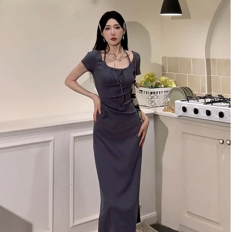 핫걸 니트 여성 드레스 2026 년 여름 새로운 디자인 센스 반팔 몸매 가꾸기 행침 목 롱 스커트