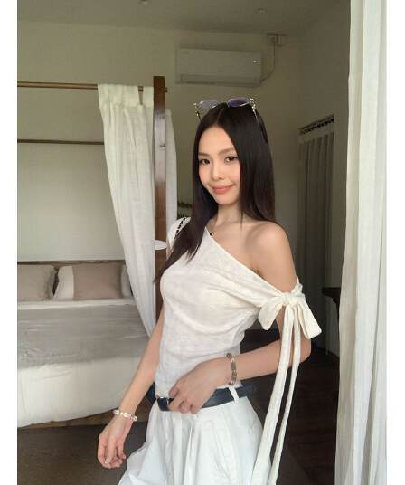 원본 대나무 마디 면 불규칙 비스듬한 어깨 반팔 티셔츠 여성 여름 몸매 가꾸기 슬림해 보이는 디자인 센스 오프숄더 맨위