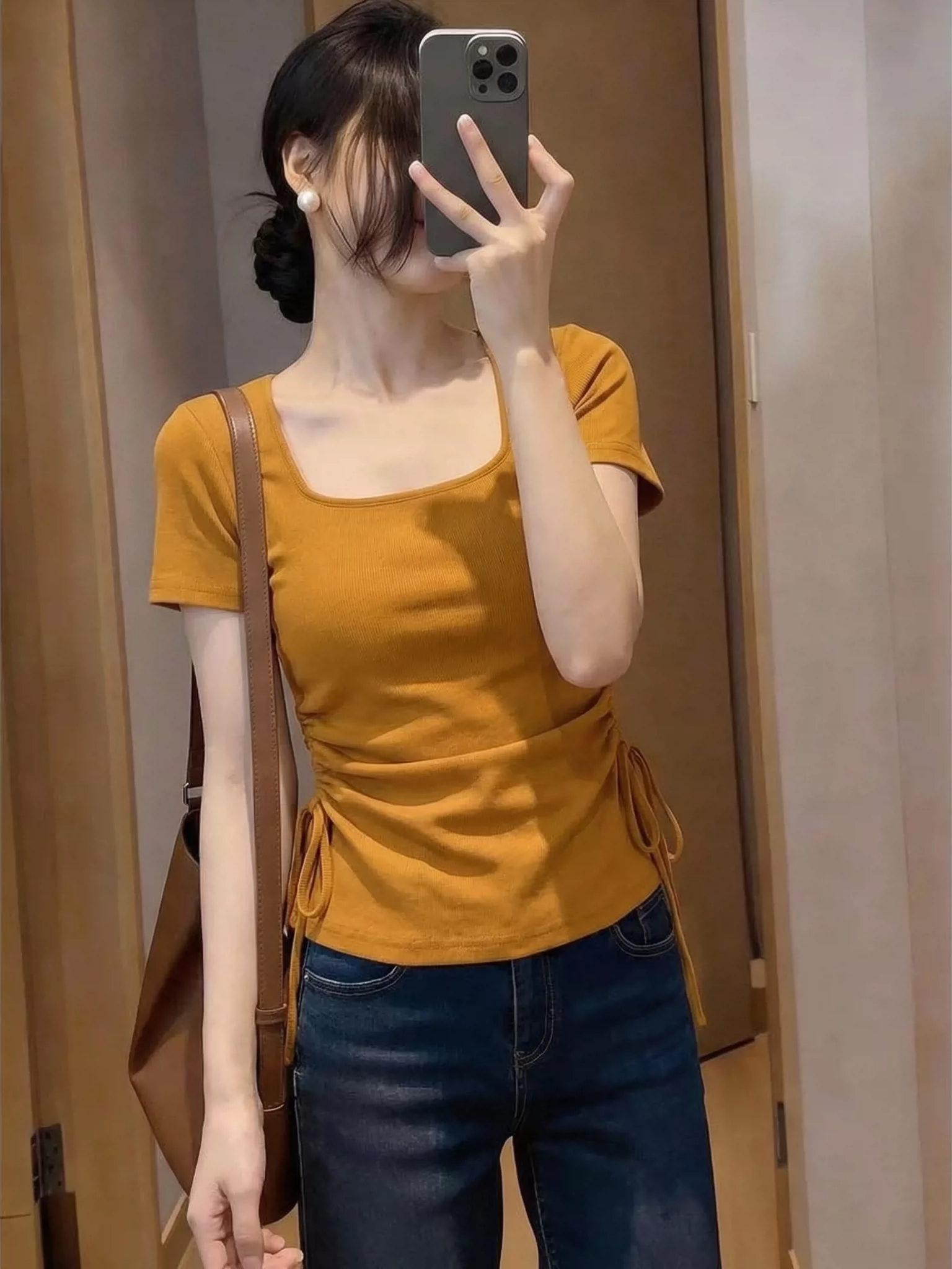 호박 주황색 광장 칼라 긍정적 인 어깨 반팔 티셔츠 여성 2026 새로운 여름 펌프 로프 허리 수축 슬림해 보이는 맨위