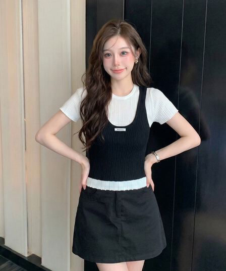 달콤한 핫걸 페이크 레이어드 배색 라운드 넥 작은 대중 니트 스웨터 여성 여름 새로운 품격 다용도 출퇴근 반팔 맨위