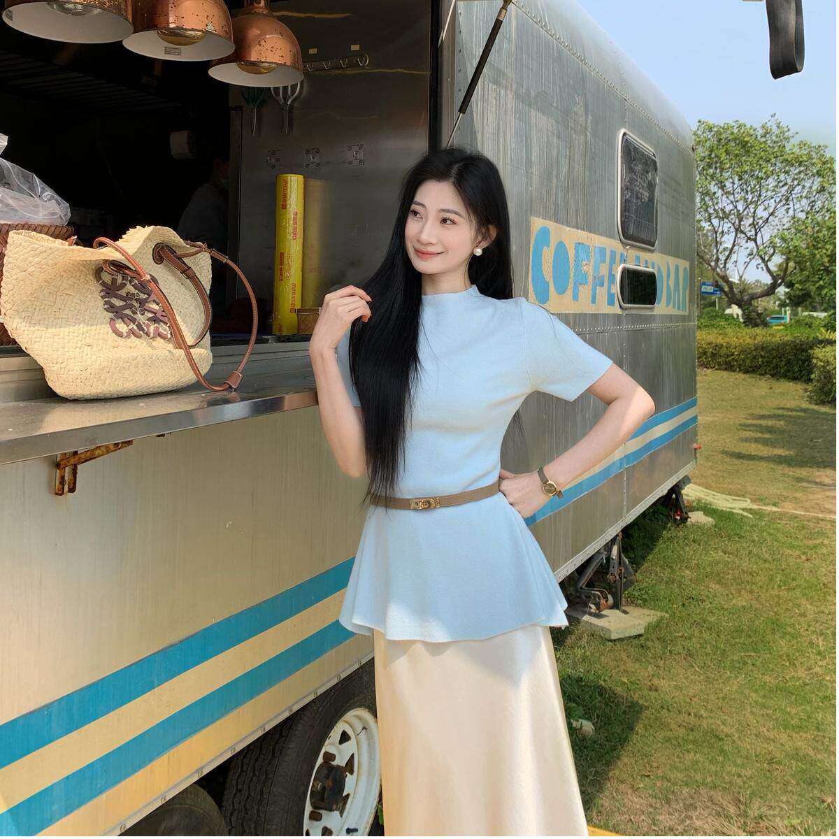 2026 여름 새로운 허리 수축 디스플레이 얇고 작은 치마 니트 품격 한국 스타일 맨위 벨트 포함