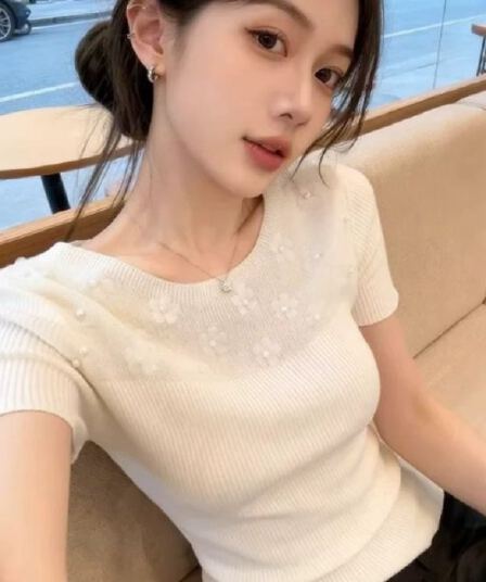 한 부서 라운드 넥 꽃 비즈 박기 반팔 털 니트 스웨터 여성 2026 여름 새로운 몸매 가꾸기 슬림해 보이는 외국 가스 맨위 트렌디