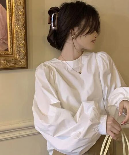 2026 프랑스식 벌룬 소매 여성 셔츠 가을 디자인 센스 루즈핏 연령 감소 다용도 라운드 넥 셔츠 버블 긴팔 맨위