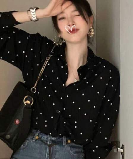 프랑스식 검정색 도트 무늬 여성 셔츠 가을 겨울철 작은 키 긴팔 셔츠 루즈핏 캐주얼 디자인 센스 작은 대중 맨위