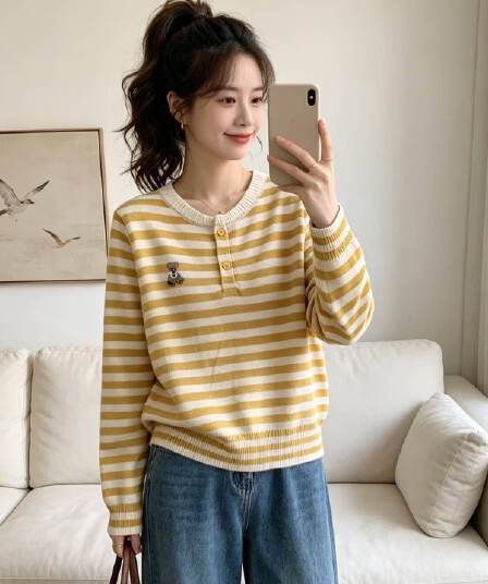 2026 패션 라운드 넥 반 개방 단추 배색 스트라이프 풀오버 긴팔