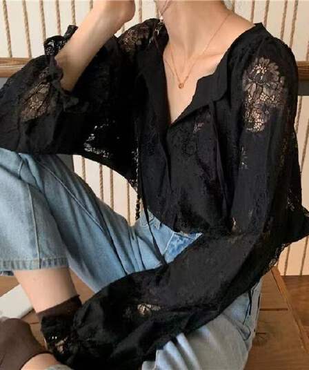 백작 센스 작은 대중 얇은 스타일 맨위 블라우스 V넥 레이스 2026 년 봄 여름 새로운 다용도 외국 가스 작은 셔츠 여름