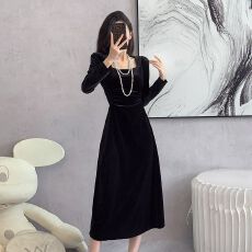 批发赫本风金丝绒黑色方领<b class='q'>连衣裙</b>女秋法式名媛长袖<b class='q'>礼服</b>裙褶皱收腰长裙