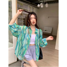 批发复古绿色<b class='q'>防晒</b>衬衫女夏薄款设计高级感小众百搭宽松慵懒风衬衣外套