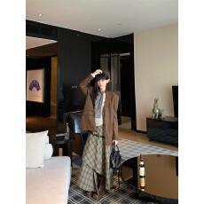 批发实拍实价  麂皮绒西装<b class='q'>外套</b>女小个子上衣+流苏格纹裙+百搭长袖<b class='q'>t</b><b class='q'>恤</b>