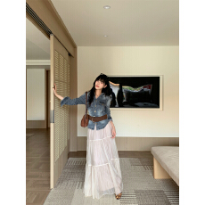 批发<b class='q'>实拍</b>实价 正肩修身显瘦上衣2026新款牛仔<b class='q'>外套</b>+卡其色长裙套装