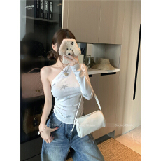 批发女<b class='q'>明星</b>私服'易梦玲<b class='q'>同款</b>设计感收腰抽褶斜肩t女辣妹上衣