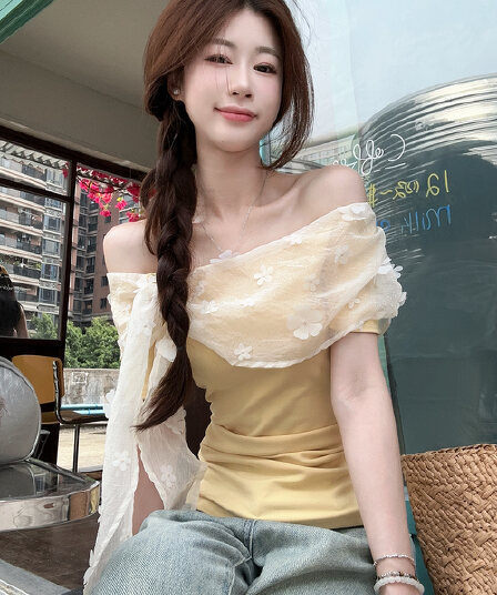 실사 정가 반팔 티셔츠 여성 여름 디자인 센스 작은 대중 레이스 조각 황색 오프숄더 오프숄더 맨위