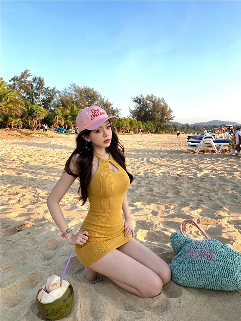 실사 정가 순수한 욕망 바람 홀로우 아웃 행침 목 드레스 디스플레이 몸 백리스 황색 몸매 가꾸기 허리 수축 타이트 스커트 미니 스커트