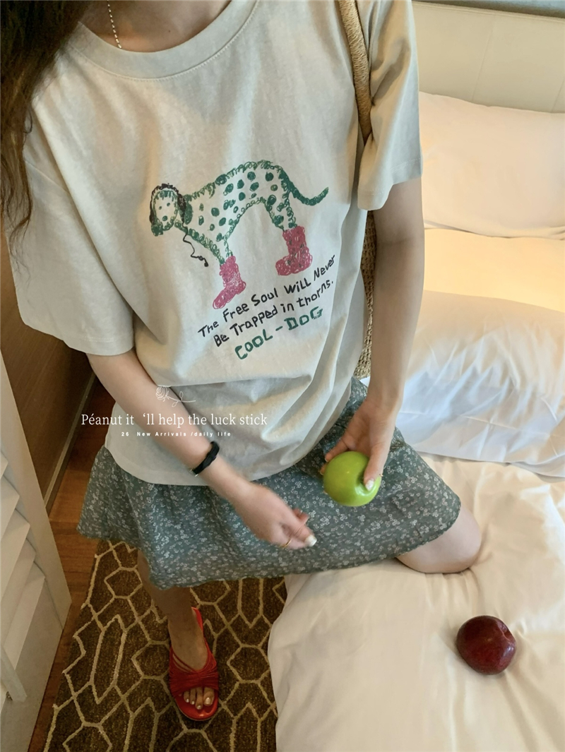 녹색 장난기 넘치는 개 프린트 루즈핏 반팔 루즈핏 티셔츠 프린트 플리츠 녹색 꽃무늬 반 스커트 투피스 세트