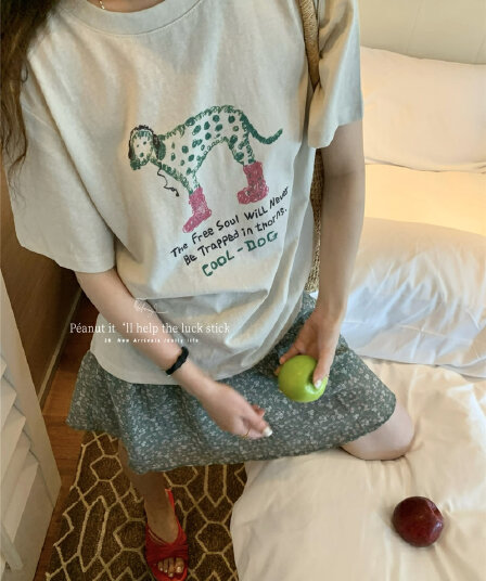 녹색 장난기 넘치는 개 프린트 루즈핏 반팔 루즈핏 티셔츠 프린트 플리츠 녹색 꽃무늬 반 스커트 투피스 세트