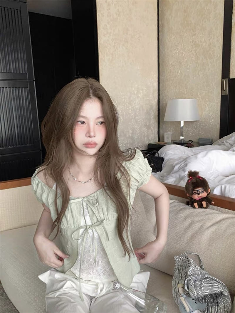 디자인 센스 레이스 조각 페이크 레이어드 거품 소매 허리 수축 슬림해 보이는 행침 목 작은 셔츠 핫걸 레이스업 슬림해 보이는 맨위