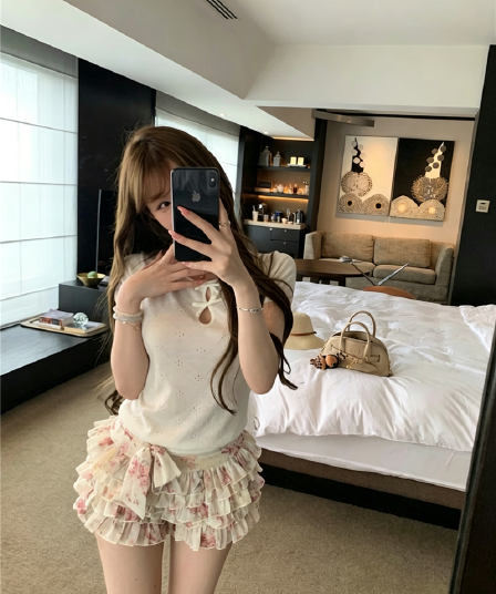 라운드 넥 나비 매듭 홀로우 아웃 자카드 슬림해 보이는 니트 반팔 티셔츠 여름 순수한 욕망 센스 슈퍼 잘 생긴 고유 한 맨위 여성