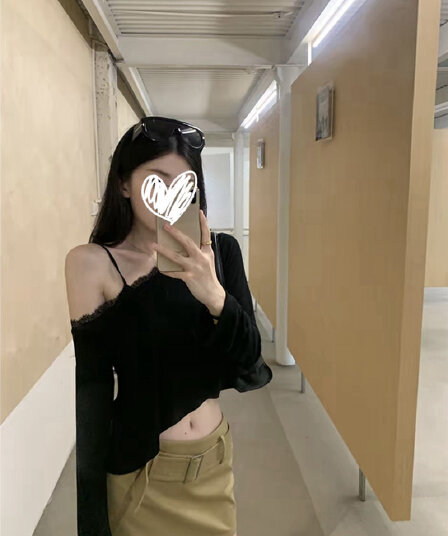 검정색 비스듬한 어깨 슬림해 보이는 품격 캐주얼 디자인 센스 한 부서 패션 맨위 카키 반신 스커트 벨트 포함 세트