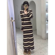 批发复古撞色条纹收腰针织<b class='q'>连衣裙</b>女秋冬新款气质修身显瘦打底包臀长裙