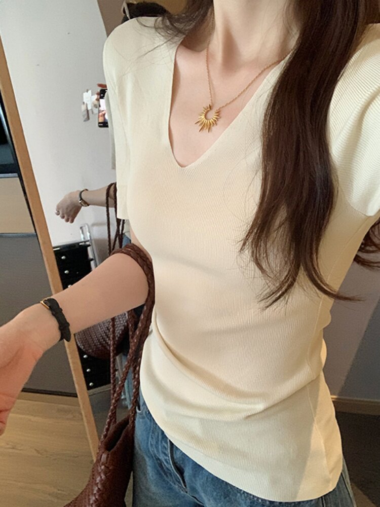 프랑스식 V넥 몸매 가꾸기 얼음 실크 니트 반팔 티셔츠 여성 여름 고급 센스 핫걸 연령 감소 순수한 욕망 슈퍼 잘 생긴 맨위