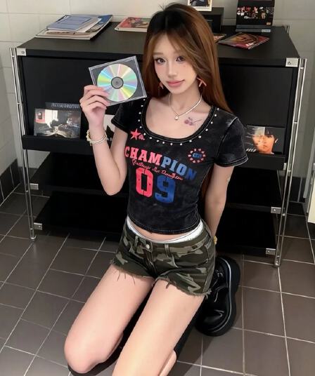 무거운 작업 징 홀치기 염색 프린트 반팔 u 칼라 티셔츠 여성 2026 여름 새로운 몸매 가꾸기 작은 키 쇼트 스타일 맨위