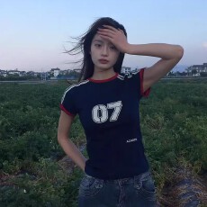 批发美式复古时尚正肩短袖球衣T恤女夏季时尚撞色印花圆领显瘦上衣潮