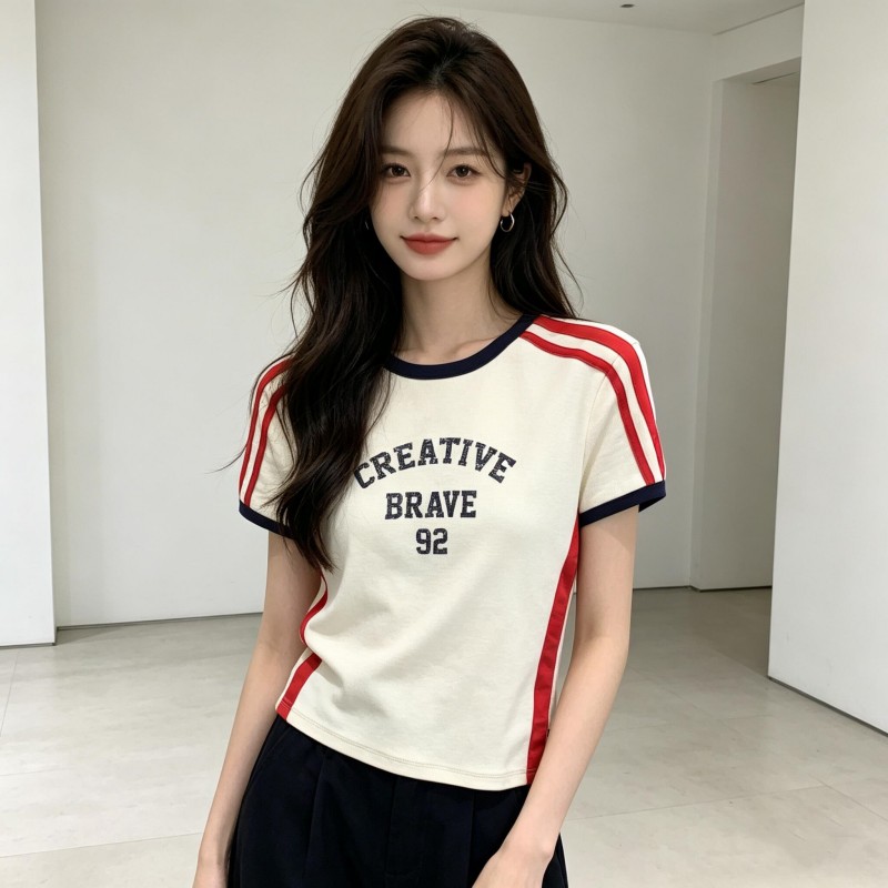 한국 동대문 2026 여름 새로운 라운드 넥 배색 스트라이프 알파벳 프린트 몸매 가꾸기 반팔 티셔츠 여성 짧은